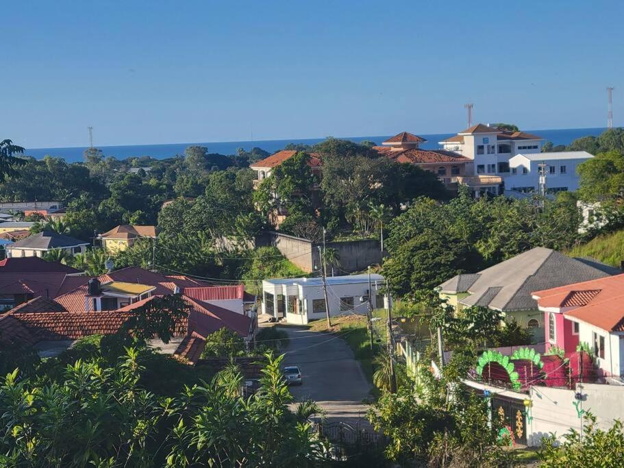 Villa Linda, Cerca De Todo, Parqueo, Patio, Netflix à La Ceiba Extérieur photo